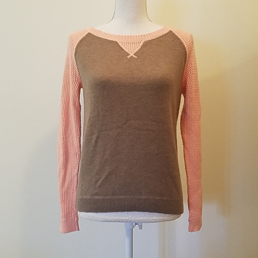 (4 for $10) Gap sweater with pink knitted long sleeves